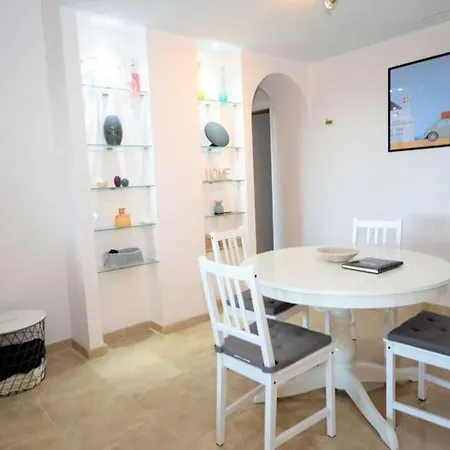 2 Bed La Duquesa With Stunning Sea And Pool Views *