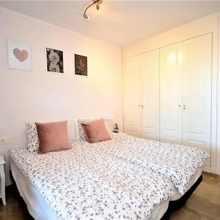 2 Bed La Duquesa With Stunning Sea And Pool Views Апартаменты Манилва