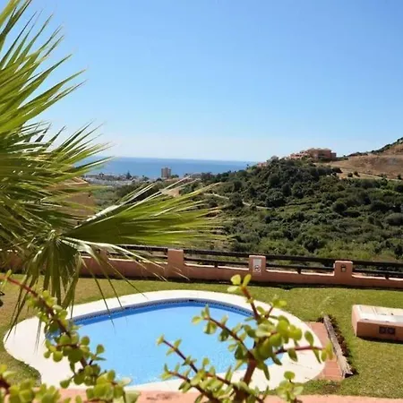 Апартаменты 2 Bed La Duquesa With Stunning Sea And Pool Views