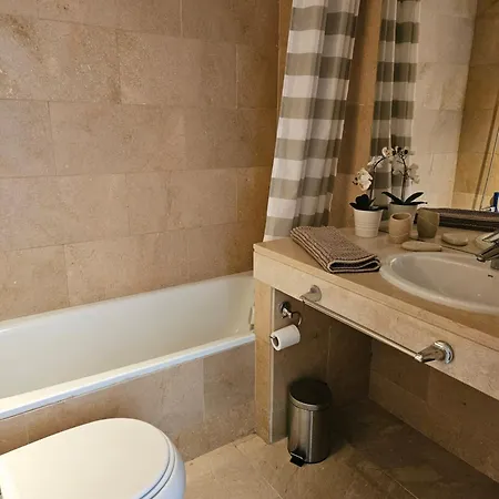 2 Bed La Duquesa With Stunning Sea And Pool Views Апартаменты *