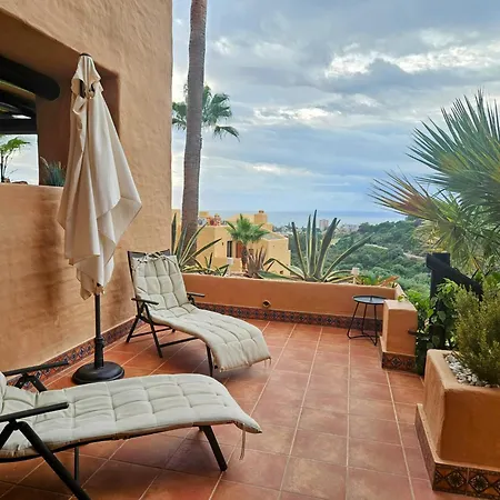 Апартаменты 2 Bed La Duquesa With Stunning Sea And Pool Views Манилва